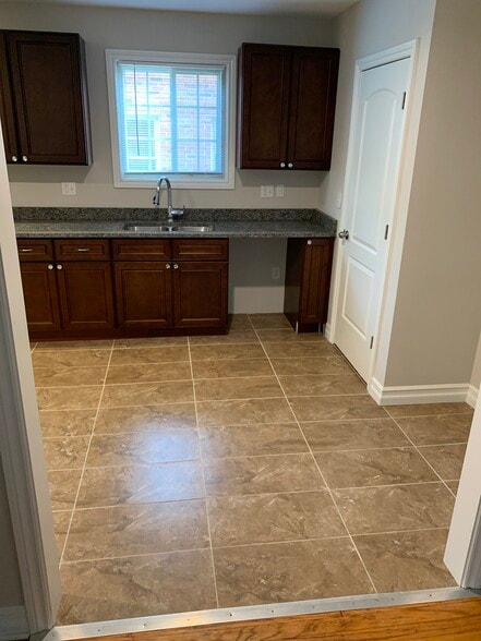 Kitchen - 6012 Whittier