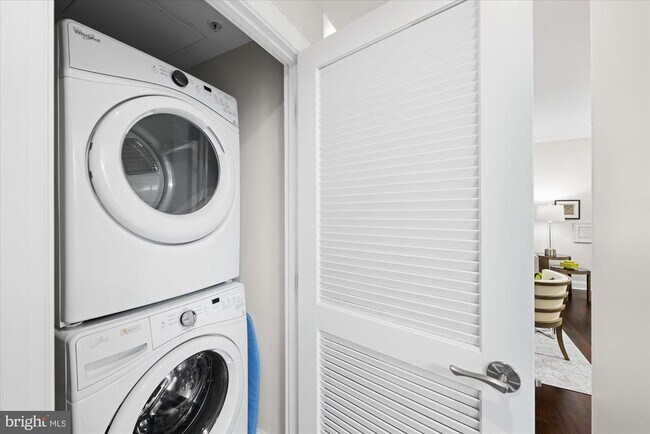 Building Photo - 4915 Hampden Ln