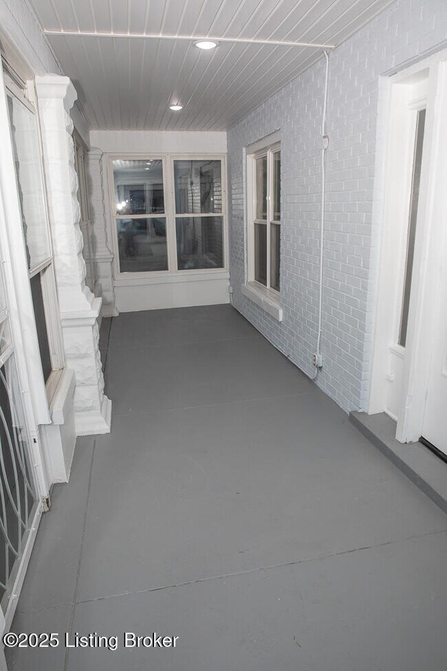 Building Photo - 730 S 38th St