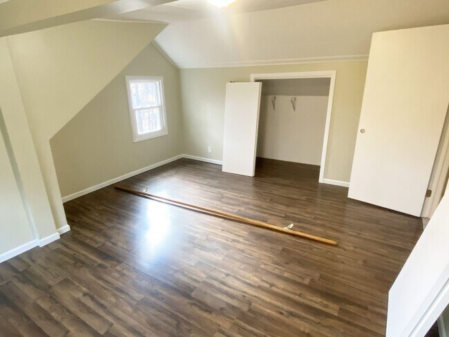 Building Photo - 4-Bedroom, 1 Bath Home on Wooded Lot near Aspirus Hospital