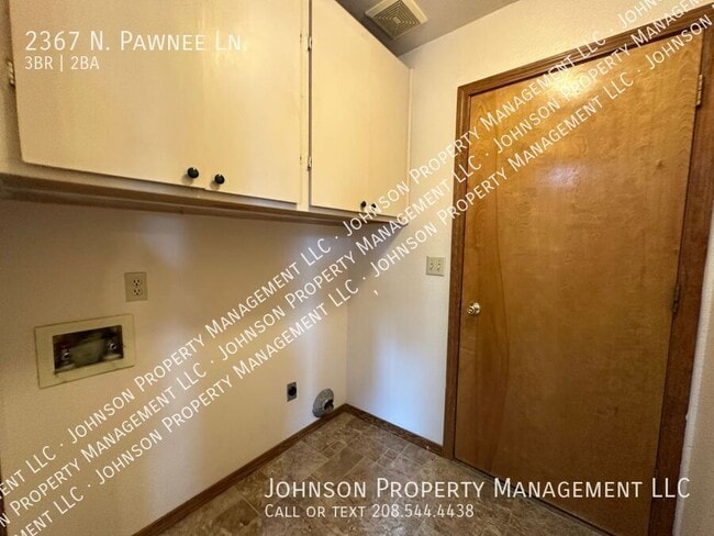 Building Photo - 2367 N Pawnee Ln