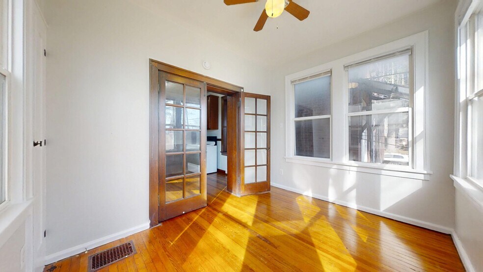 Building Photo - 3704 Fairview Ave