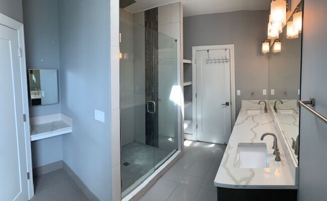 Building Photo - Montavilla Four Bedrooms, Four Bathrooms H...