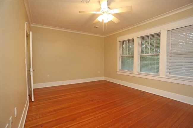 Building Photo - 614 W Alabama St