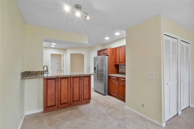 Building Photo - 10856 Cypress Glen Dr