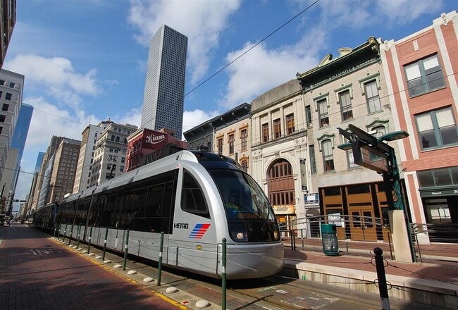 Building Photo - 1112 Hogan St