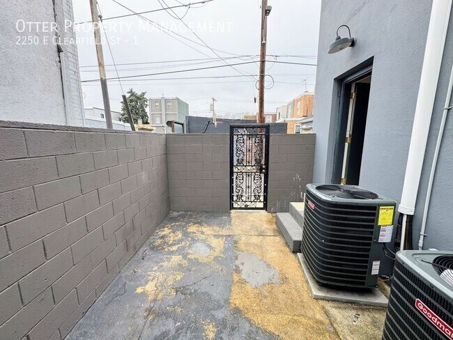 Building Photo - 2250 E Clearfield St