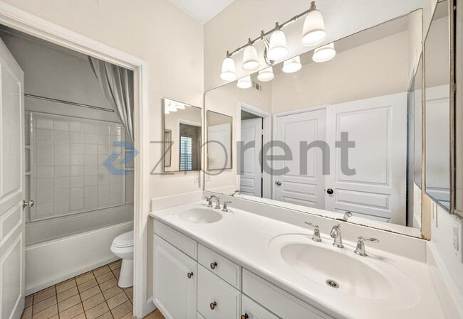 Building Photo - 4183 Vía Napoli