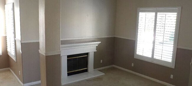 Building Photo - Lovely 4 Bed/3 Bath Home With A Bonus Room...