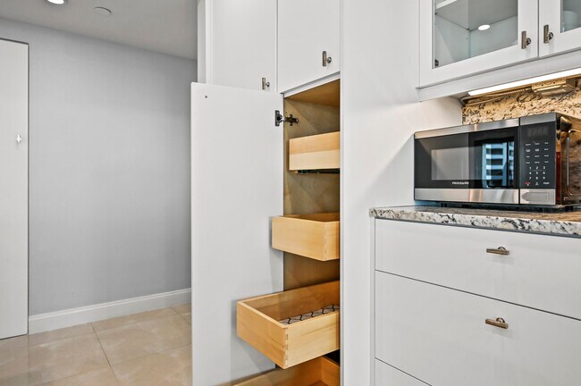 Building Photo - 4000 N Ocean Dr