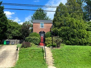 Building Photo - Charming  3 BR/1 BA Single-Family Home in ...