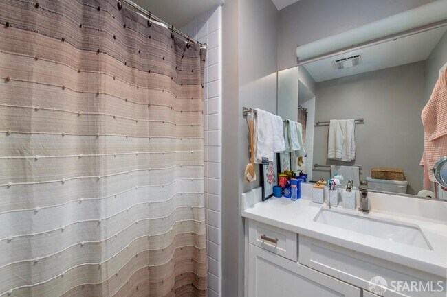 Building Photo - 2075 Sutter St