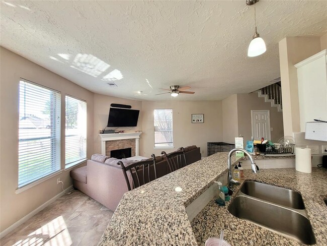 Building Photo - 5211 Aspen Point Dr