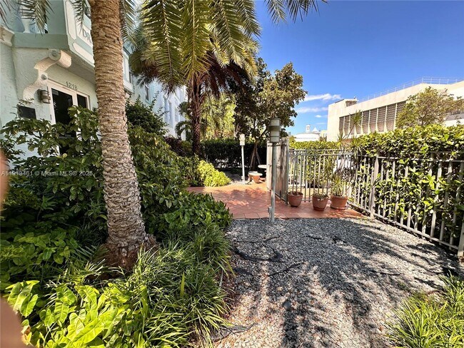 Building Photo - 1218 Drexel Ave