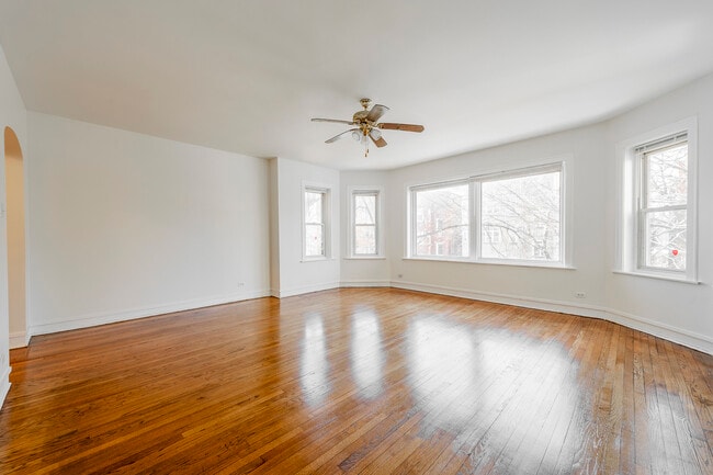 Building Photo - 7831 S Kingston Ave