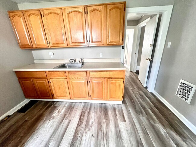 Building Photo - 129 McGinnis Avenue (Full Service)