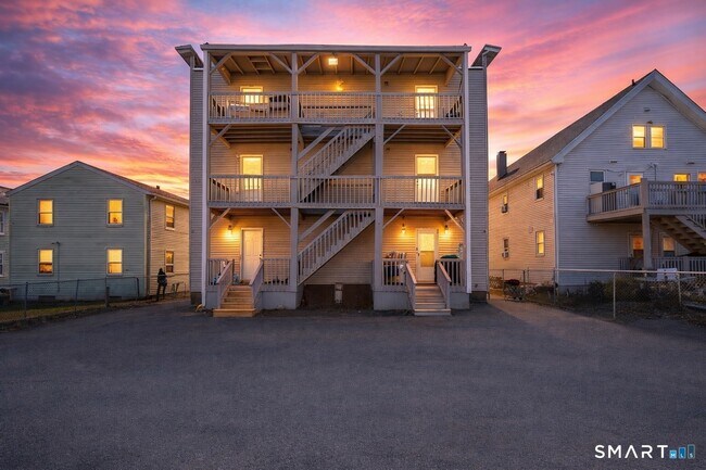 Building Photo - 1132 Hancock Ave