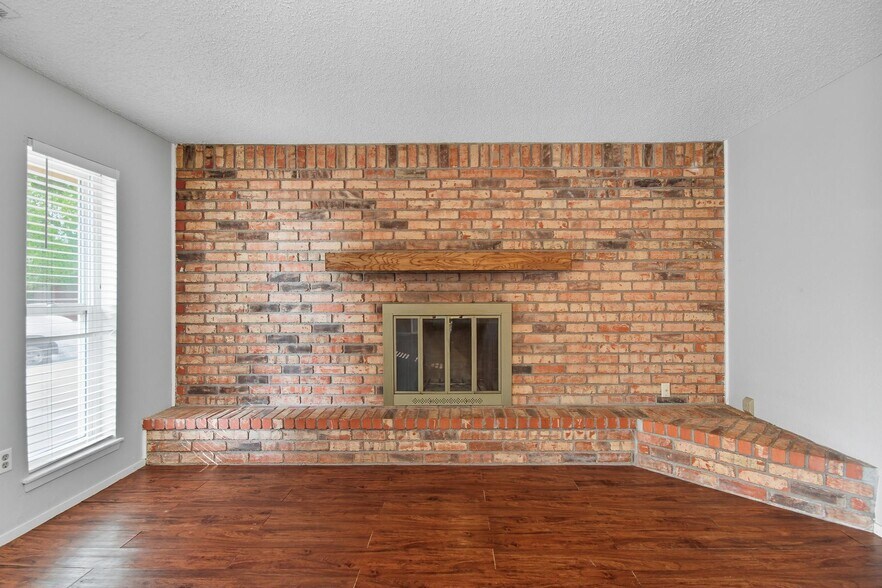 Building Photo - 4934 Greenslope Dr