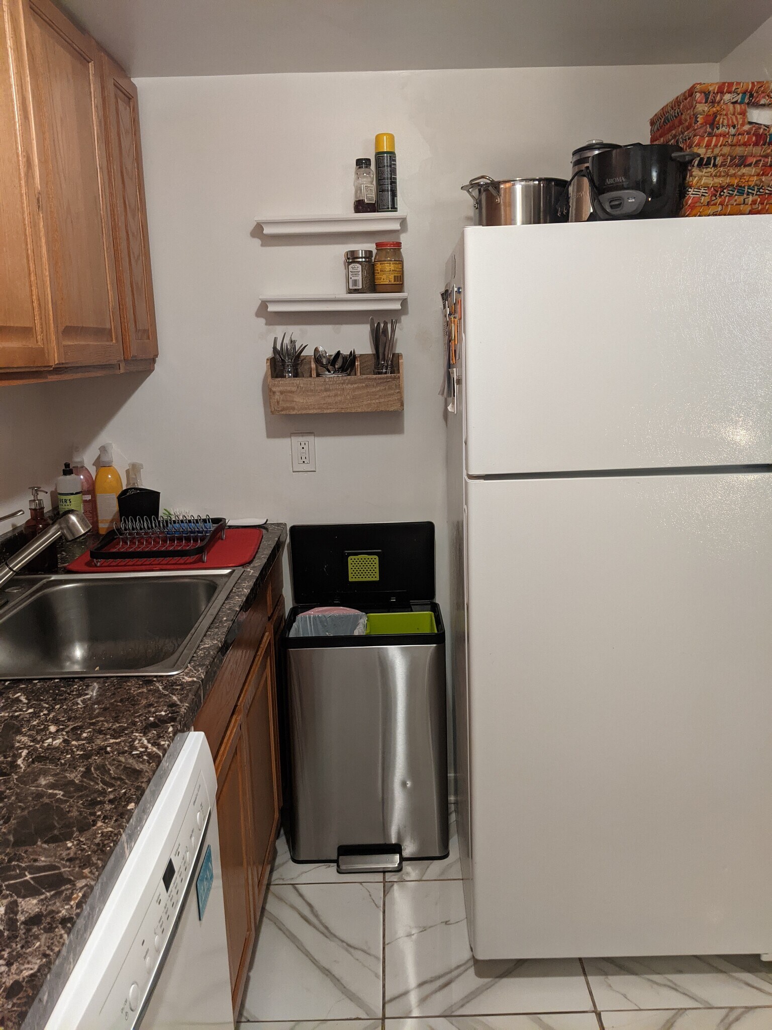 Kitchen - 1436 Meridian Plz NW