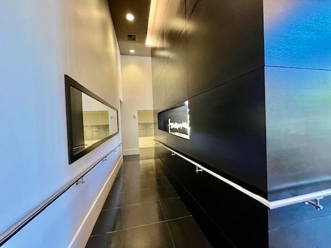 Building Photo - City living at its best! 2 BR/2 BA @ the M...