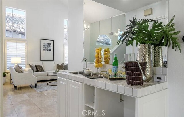 Building Photo - 5 Telliz