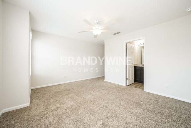 Building Photo - NEW LOWER RENTAL RATE LEASING SPECIAL : Re...