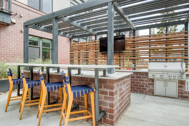 Building Photo - 3000 Pearl Pkwy