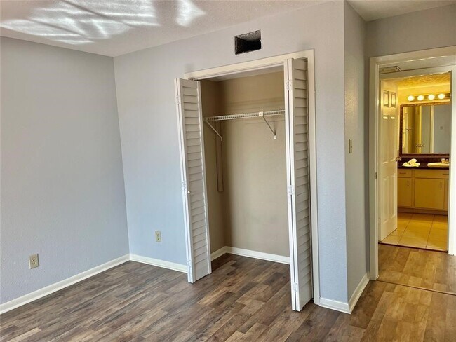 Building Photo - 3025 Walnut Bend Ln