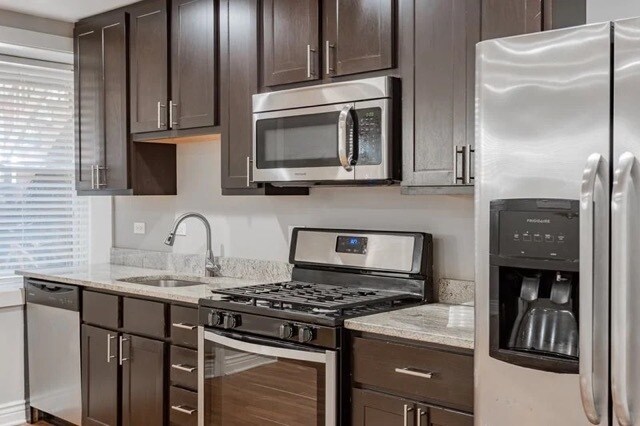 Building Photo - 1520 W Addison St