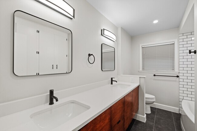 Building Photo - 5911 Rutherglenn Dr
