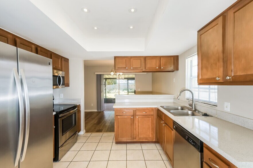 Building Photo - 1687 Palm Leaf Dr