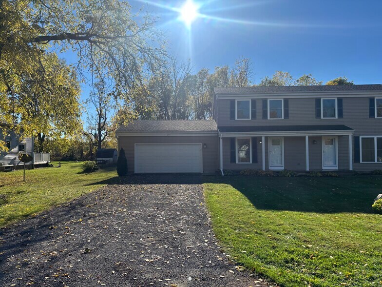 Primary Photo - 895 N Cedar Rd