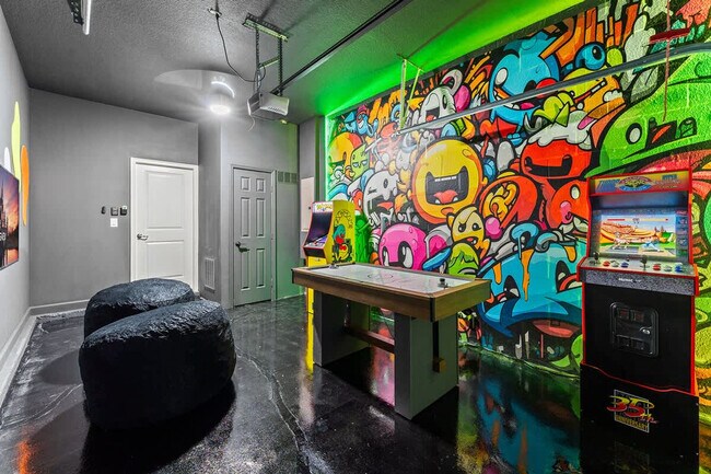 Building Photo - 4702 Sleepy Hollow Dr