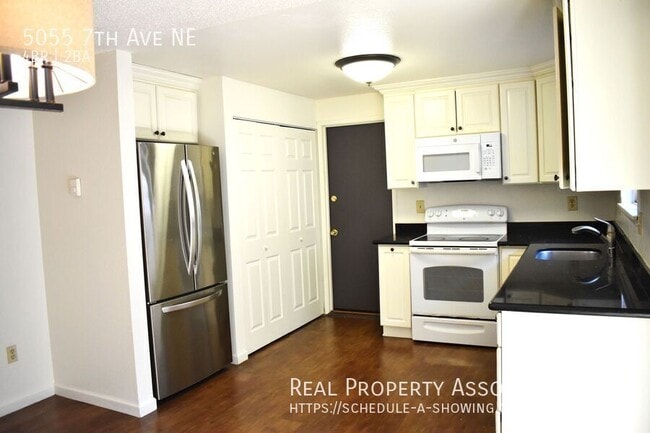 Building Photo - 5055 7th Ave NE