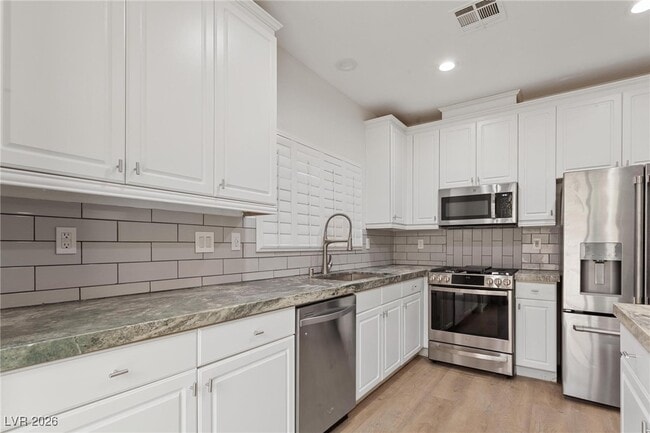 Building Photo - 802 Warwick Castle Dr