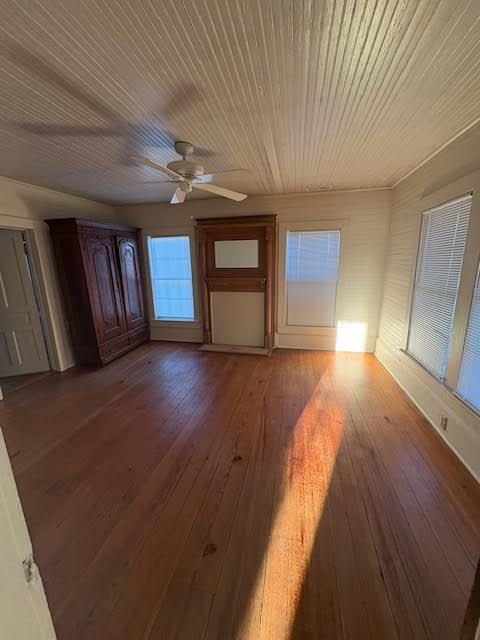 Building Photo - "Charming 1-Bedroom Greenville Retreat with Rustic Hardwood Floors!"