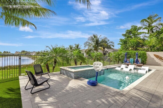 Building Photo - 17113 Aquavera Way