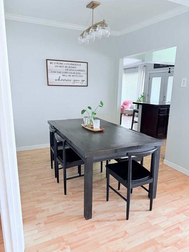 Building Photo - Northeast El Paso 3Bed/2Bath Refrig A/C