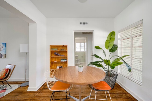 Building Photo - J07