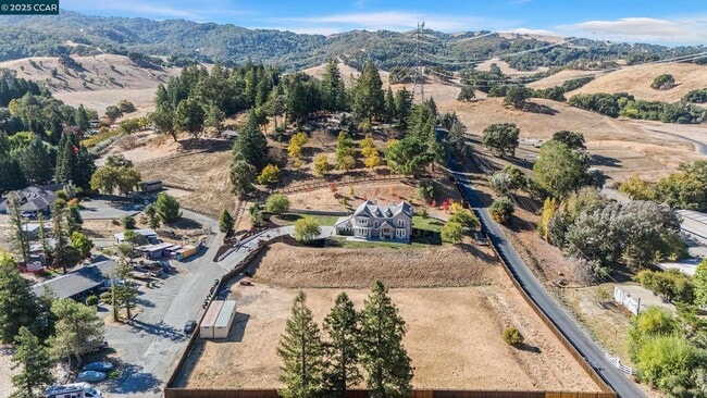Building Photo - 2495 Reliez Valley Rd