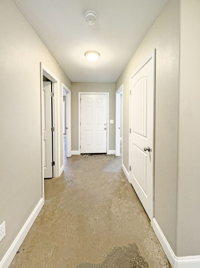 Building Photo - 698 Mulberry Rd