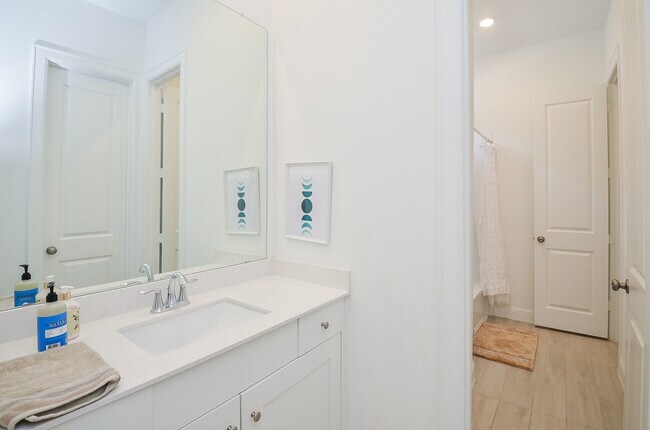Building Photo - 4827 Avon Ridge Way