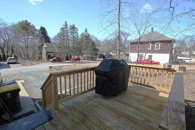 Building Photo - 21 Moore Ave