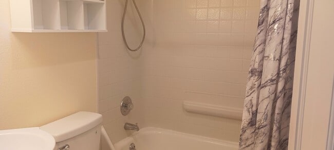 Building Photo - ***SHORT-TERM LEASE SPECIAL RENT RATE $250...