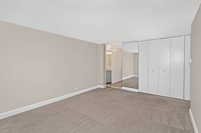Building Photo - 400 E Randolph St