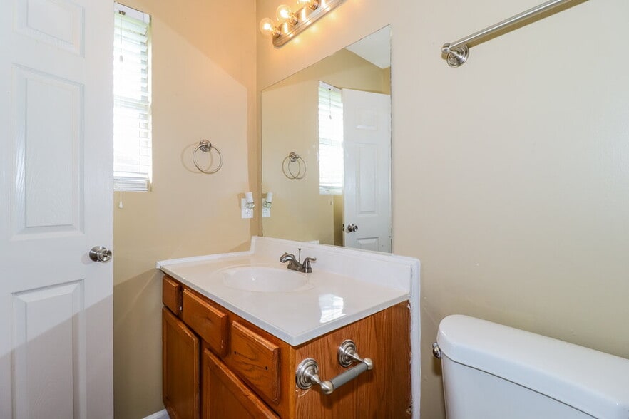 Building Photo - 4551 Cedargreen Cove