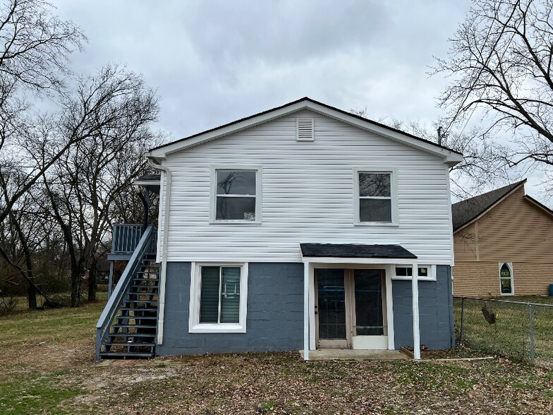 Building Photo - 711 W Eastland Ave