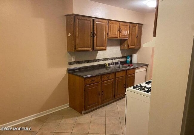 Building Photo - 438 Oak Knoll Dr