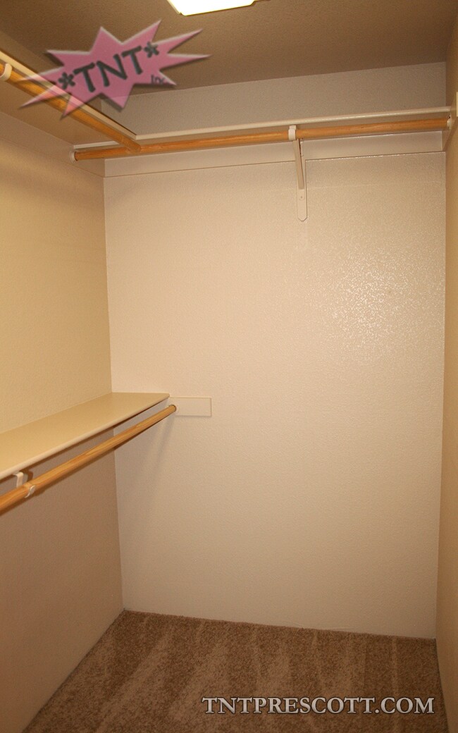 Building Photo - Home in Cliff Rose HOA ~ Winter Special!!