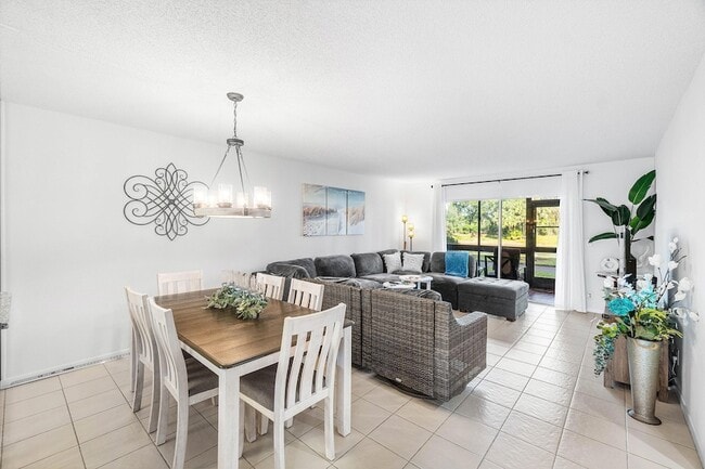 Building Photo - 7321 Amberly Ln